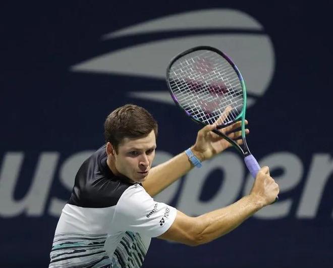 短传配合突 短传配合突